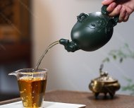 松鼠葡萄壶