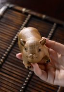 《金猪茶宠》宜兴紫砂壶茶宠手工段泥泡茶壶具