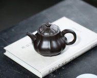 《筋纹潘壶》