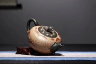 《青蛙莲子》宜兴紫砂壶全手工茶壶名师老师段泥仿生器