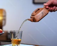 扁方牛盖壶