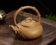 《弯把提梁》