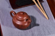 《古韵莲子》宜兴工艺美术师工紫砂壶底槽青掇球茶壶茶具