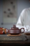 《线韵狮球》