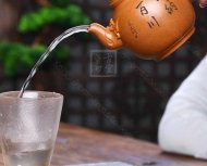 《龙行天下》