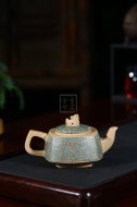《绞泥灵龙》宜兴紫砂壶工艺美术师手工茶壶本山绿泥