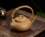 《弯把提梁》