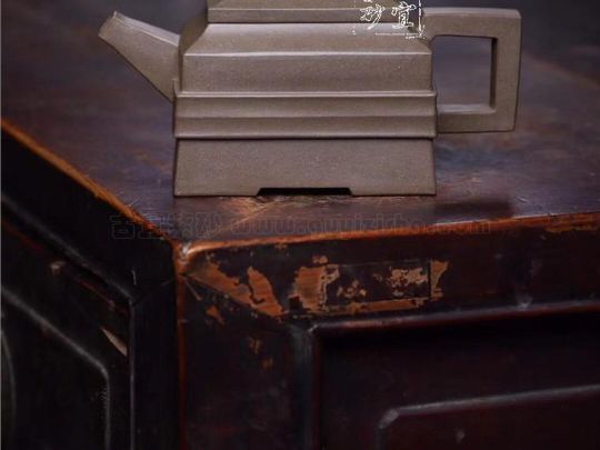 《青狮》