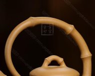 《弯把提梁》