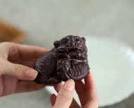 《对狮》