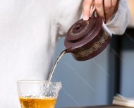 镶银粉彩周盘