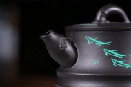 《鱼乐》茶具茶壶宜兴手工紫砂壶乌金泥