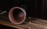 《泥绘松鹤主人品茗杯》宜兴全手工紫砂壶茶壶老师紫泥