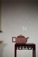 《亚明四方》