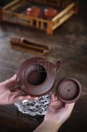 《线韵狮球》