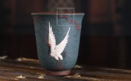 《泥绘松鹤主人品茗杯》宜兴全手工紫砂壶茶壶老师紫泥