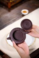 《牛‎盖莲子》