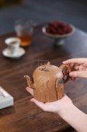 《松鼠葡萄桩》宜兴高级工艺美术师手工紫砂壶茶壶具段泥花器
