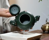 松鼠葡萄壶