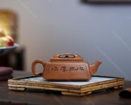 扁方牛盖壶
