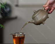 三足龙吟
