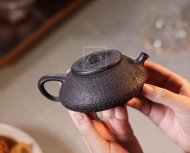 《三足蕴瓢》