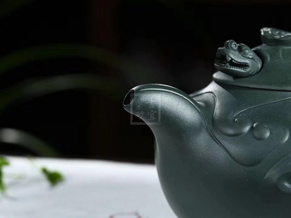 中国宜興紫砂陶芸家 徐偉偉造 紫砂細工急須 刻『雲龍漢詩文』造形紫砂壺朱泥遊環摘 中国宜興紫砂陶芸家 徐偉偉造 紫砂細工急須 刻『雲龍漢詩文