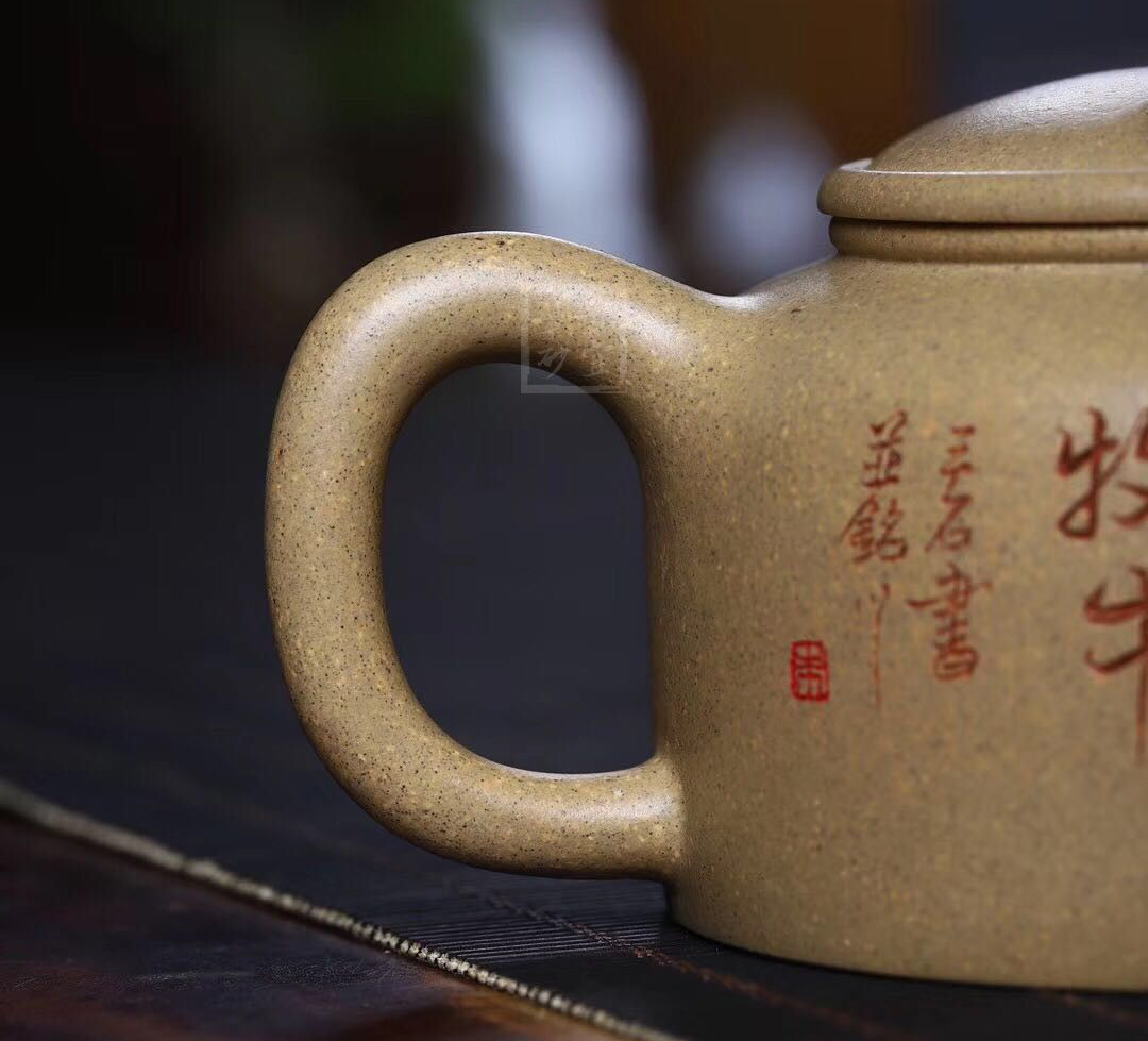 《牛盖莲子》宜兴紫砂壶助理工艺美术师手工茶壶茶具本山绿泥牛盖莲子 - 点击图像关闭
