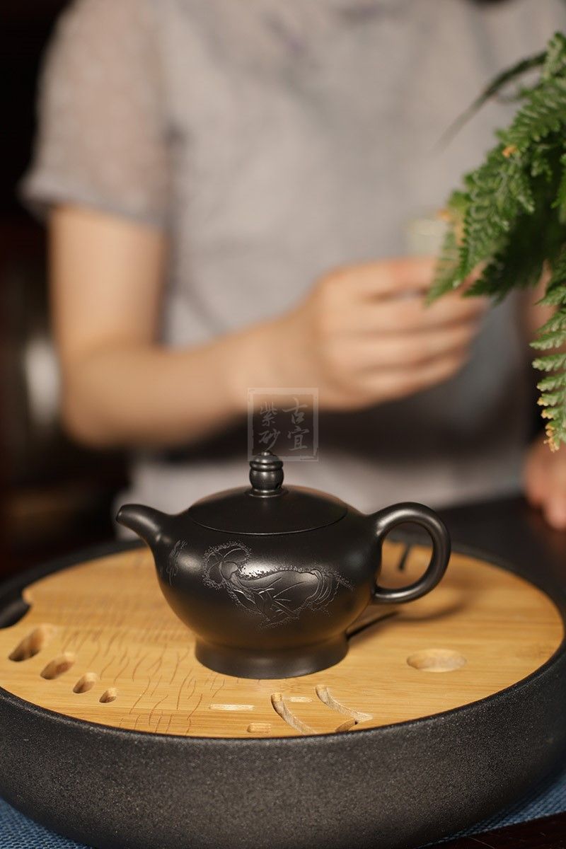 《圆珠》 - 点击图像关闭