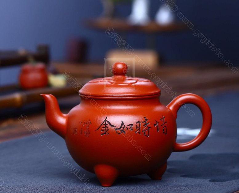 中国　大壺 A metal-mounted yixing red stoneware teapot, Qing dynasty