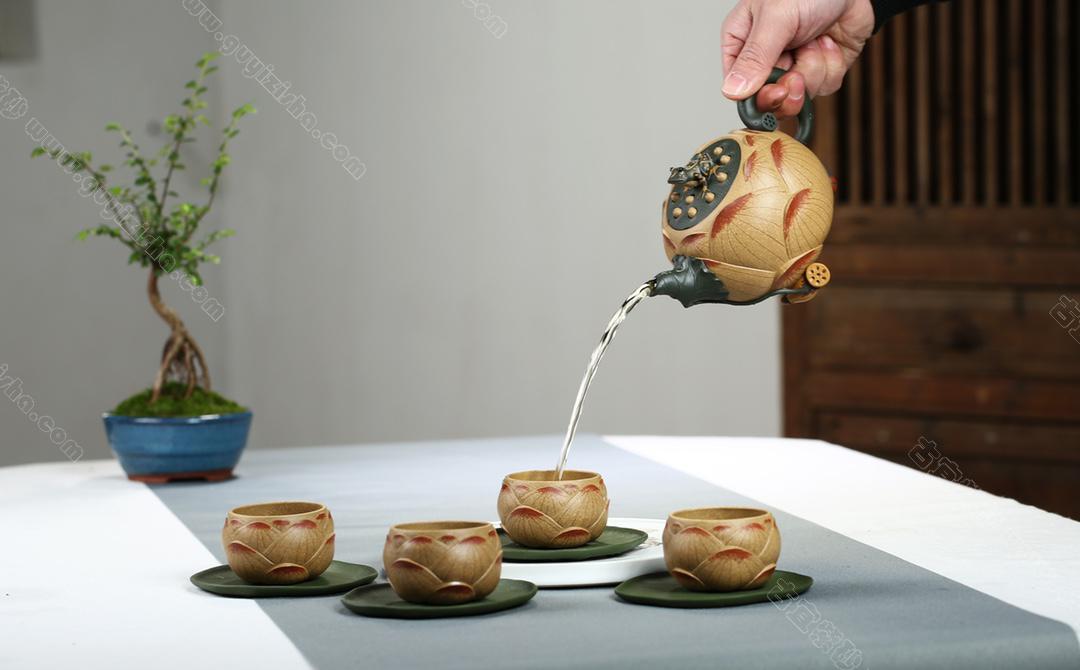 五】古染付山水花蛙蓮弁文盤 皿 明末～清初 No.54045 浅谈明末清初之