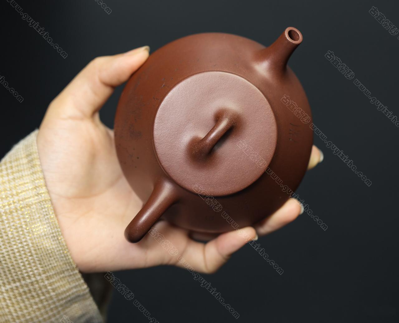 中国古美術・宜興原鉱紫泥底槽清泥石瓢急須・紫砂壺・底款：冰心道人紋・盖款：程寿珍 中国古美術・宜興原鉱紫泥底槽清泥石瓢急須・紫砂