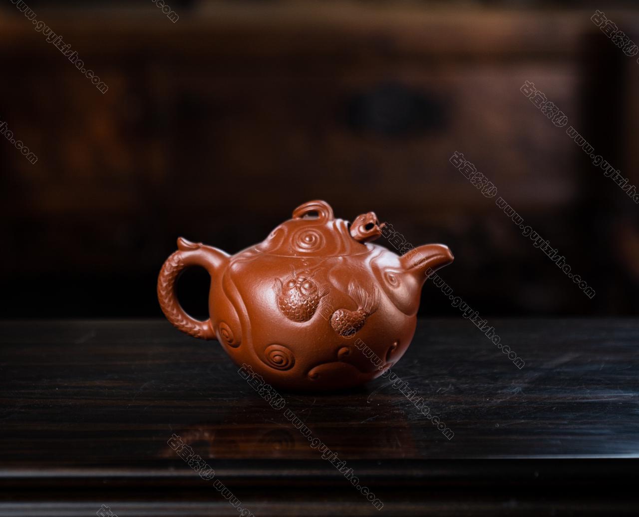 宜興窯 紫砂茶壺 在銘 煎茶道具 魚化龍 時代物（鱼化龙紫砂壶